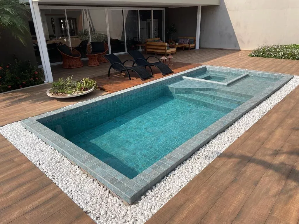 Elegance Praia Transparent fiberglass pool installed