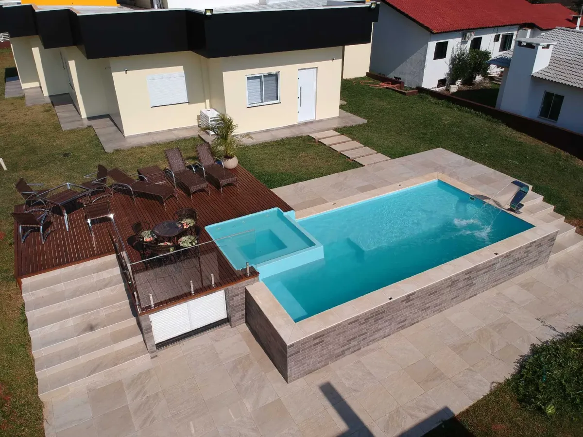 Kisol Evolution fiberglass pool installed