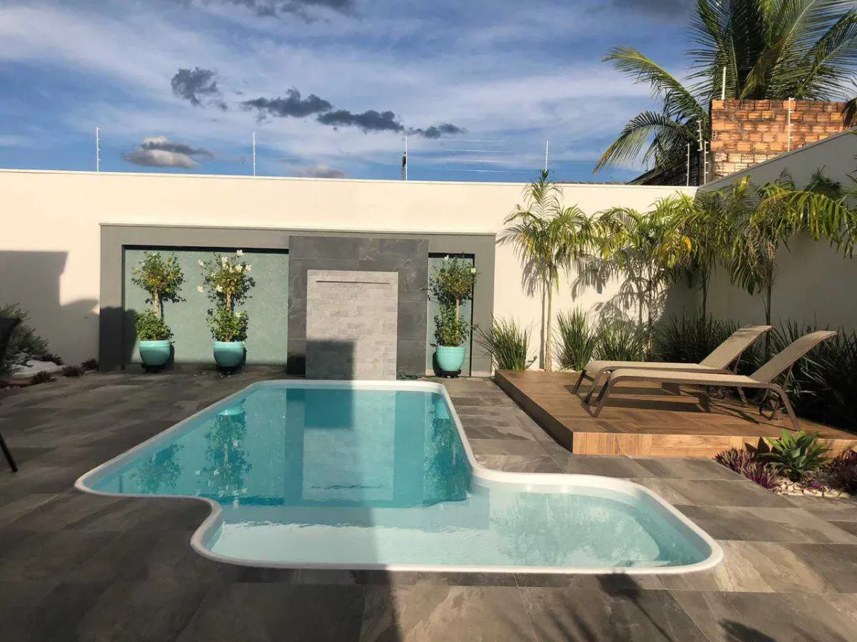 Kisol Havai fiberglass pool installed